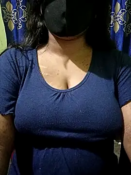 Snapshot of Queen-Tisha-Moni chatting on December 2025 04:11:01 PM Queen-Tisha-Moni online show from December 2025 04:11:01 PM