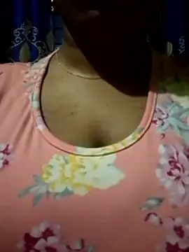 Snapshot of Queen-Tisha-Moni chatting on December 2025 04:19:01 AM Queen-Tisha-Moni online show from December 2025 04:19:01 AM