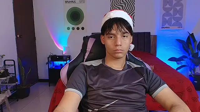 Snapshot of CrisotpherMoretti chatting on December 2025 05:18:02 PM CrisotpherMoretti online show from December 2025 05:18:02 PM