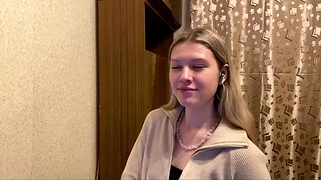 SkyeDavis online show from December 2025 07:10:01 PM