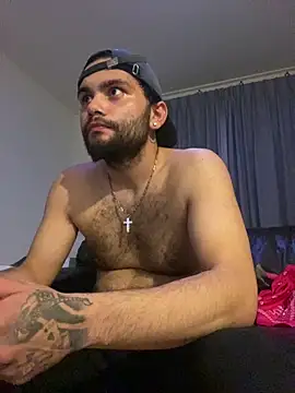 Snapshot of huffies_cam chatting on December 2025 01:35:02 AM huffies cam online show from December 2025 01:35:02 AM