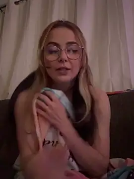 sugxrfox online show from December 2025 06:29:02 AM