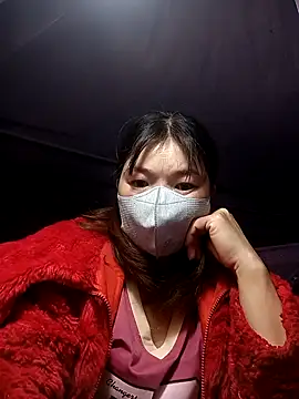 Snapshot of May-Ne chatting on December 2025 01:07:01 PM May-Ne online show from December 2025 01:07:01 PM