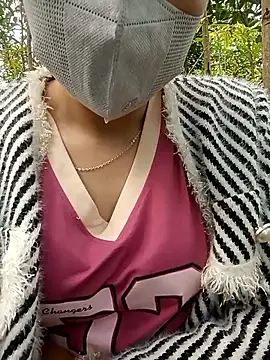 Snapshot of May-Ne chatting on December 2025 03:02:02 AM May-Ne online show from December 2025 03:02:02 AM