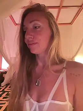 Snapshot of OpheliaRoxx chatting on February 2026 02:08:02 AM OpheliaRoxx online show from February 2026 02:08:02 AM