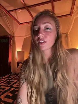 Snapshot of OpheliaRoxx chatting on March 2026 03:33:02 AM OpheliaRoxx online show from March 2026 03:33:02 AM