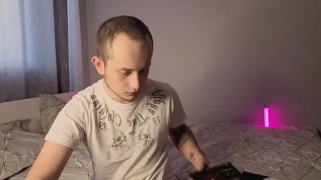 Snapshot of Pearl_couple chatting on February 2026 09:02:02 AM Pearl couple online show from February 2026 09:02:02 AM