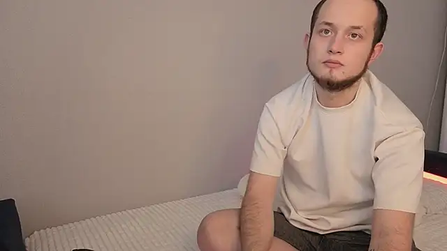 Snapshot of Pearl_couple chatting on March 2026 09:14:01 AM Pearl couple online show from March 2026 09:14:01 AM