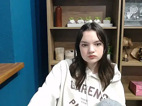 vwiann juls online show from December 2025 07:48:01 AM