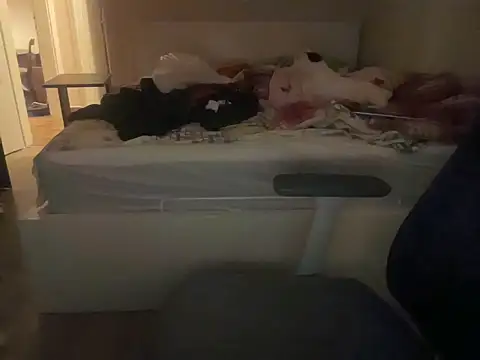 Snapshot of CologneAura chatting on April 2026 11:27:01 PM CologneAura online show from April 2026 11:27:01 PM