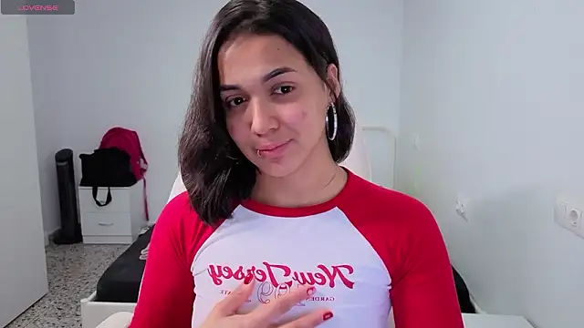 MiaMorenoo online show from January 2026 07:56:02 PM