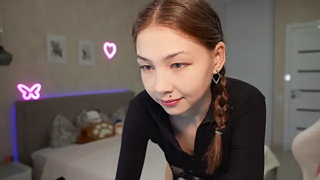 luna young online show from April 2026 05:31:02 PM
