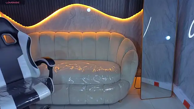 Tifany Tx online show from February 2026 01:01:02 PM