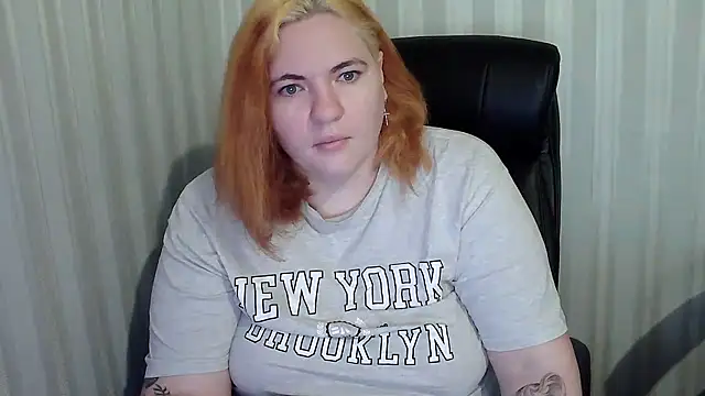 Snapshot of LissaLeon chatting on December 2025 08:52:01 AM LissaLeon online show from December 2025 08:52:01 AM