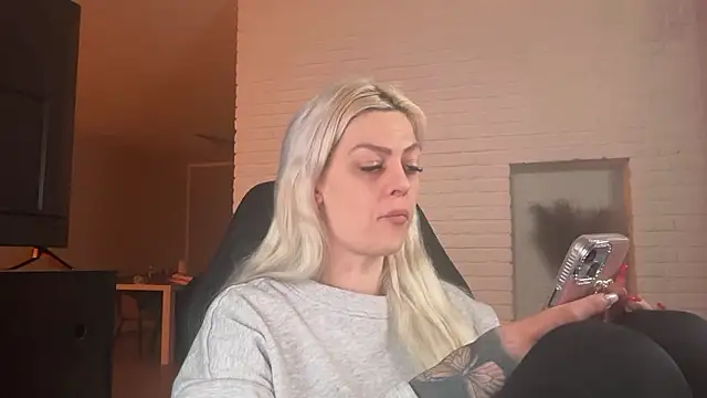 Snapshot of Melina_Diamond chatting on January 2026 12:26:01 AM Melina Diamond online show from January 2026 12:26:01 AM