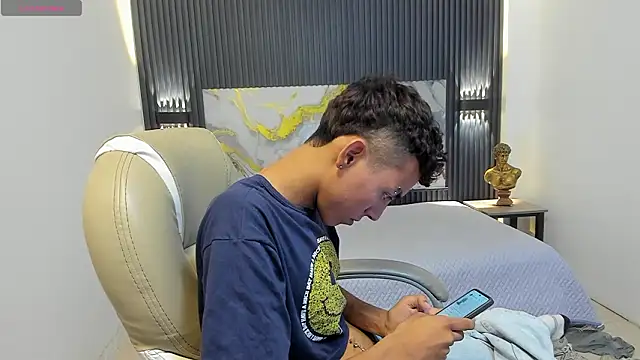 TaylerMiles online show from January 2026 04:28:02 AM