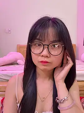 Snapshot of ___KARA___ chatting on February 2026 01:43:01 AM KARA online show from February 2026 01:43:01 AM