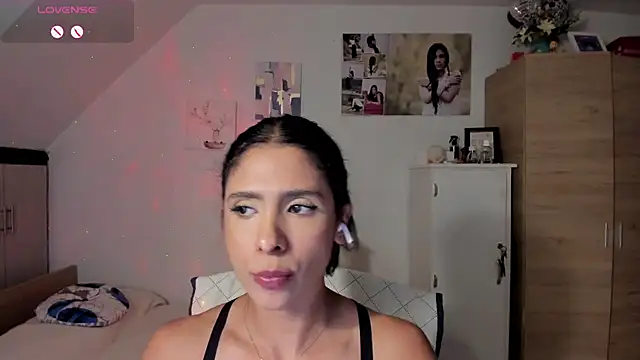 Snapshot of VEROSlen- chatting on August 2026 03:43:01 AM VEROSlen- online show from August 2026 03:43:01 AM