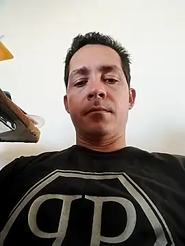 Chris hot33 online show from December 2025 05:41:01 PM