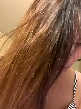 Snapshot of BellaBunny25 chatting on December 2025 06:40:01 AM BellaBunny25 online show from December 2025 06:40:01 AM