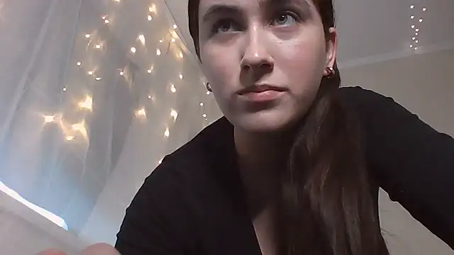 Snapshot of moonhigl chatting on December 2025 12:21:02 PM moonhigl online show from December 2025 12:21:02 PM