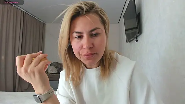 Roxi Joy online show from May 2026 11:17:01 AM