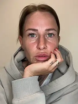 Klarry69 online show from April 2026 06:48:02 PM