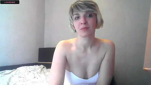 Lana Foxyy online show from April 2026 07:33:02 PM