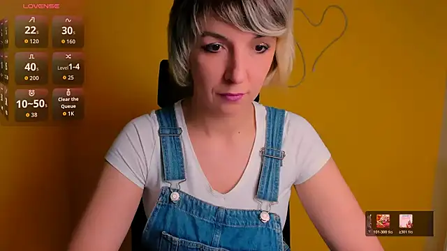 Lana Foxyy online show from April 2026 06:02:02 PM