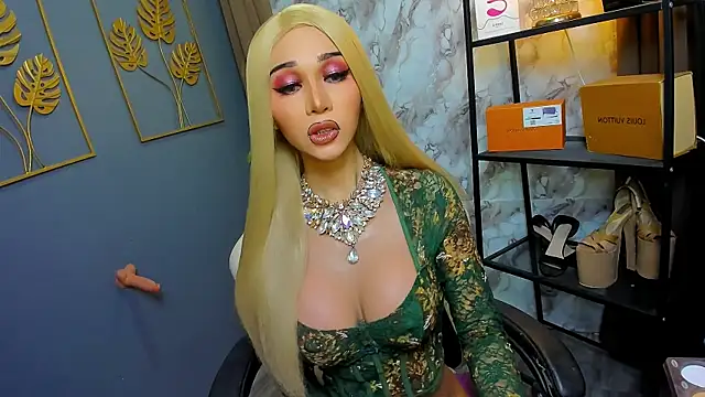 Snapshot of CelinaWintour chatting on March 2026 02:49:01 AM CelinaWintour online show from March 2026 02:49:01 AM