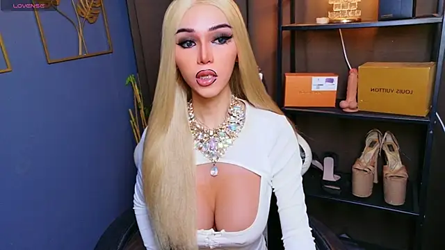 Snapshot of CelinaWintour chatting on March 2026 07:13:02 PM CelinaWintour online show from March 2026 07:13:02 PM