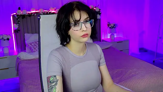 ElenaSomerhalder online show from February 2026 06:57:02 PM