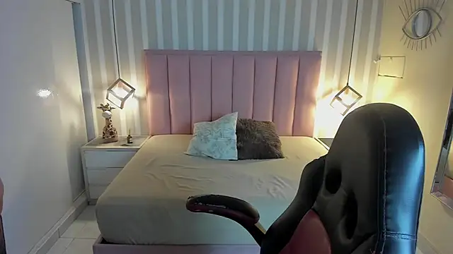 angelinemore online show from March 2026 07:33:01 PM