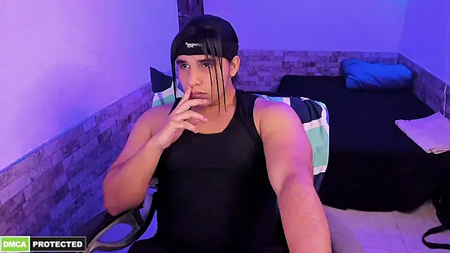 Snapshot of latinboyfit chatting on April 2026 04:15:01 AM latinboyfit online show from April 2026 04:15:01 AM