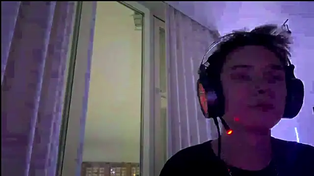 Snapshot of MilesSwanson chatting on December 2025 10:27:01 PM MilesSwanson online show from December 2025 10:27:01 PM