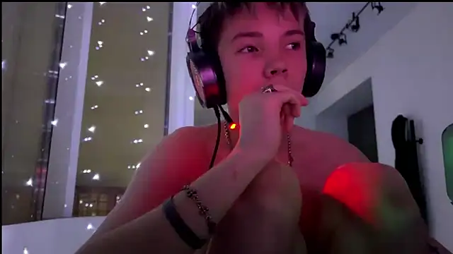 Snapshot of MilesSwanson chatting on December 2025 10:06:02 PM MilesSwanson online show from December 2025 10:06:02 PM