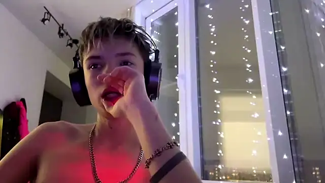 Snapshot of MilesSwanson chatting on December 2025 07:54:02 PM MilesSwanson online show from December 2025 07:54:02 PM