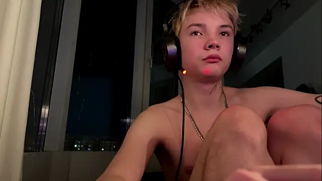 Snapshot of MilesSwanson chatting on January 2026 08:12:01 PM MilesSwanson online show from January 2026 08:12:01 PM