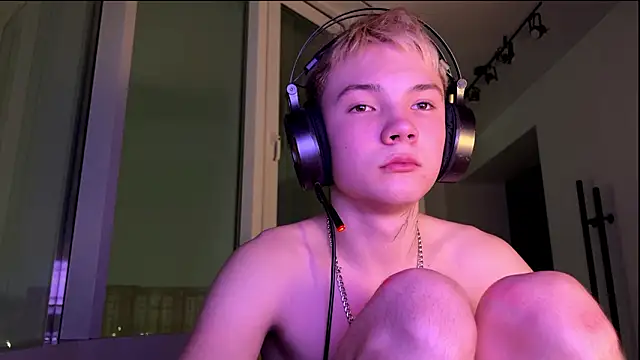 Snapshot of MilesSwanson chatting on February 2026 12:53:01 AM MilesSwanson online show from February 2026 12:53:01 AM