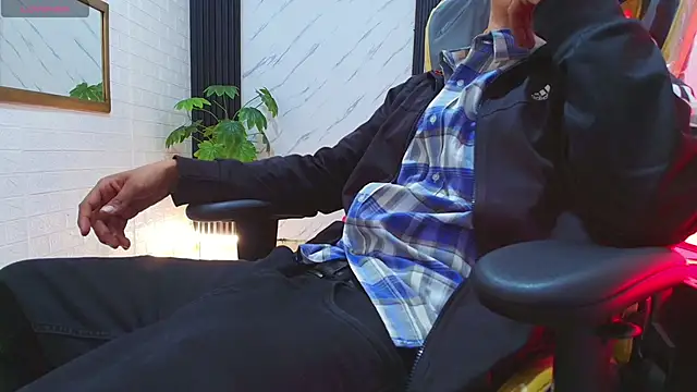 bratlley online show from February 2026 03:43:01 AM