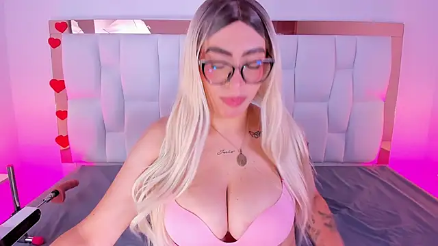 CamilleJuicy  online show from April 2026 01:03:02 PM