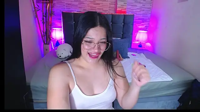 Snapshot of Valeri_hot22 chatting on May 2026 08:47:01 PM Valeri hot22 online show from May 2026 08:47:01 PM