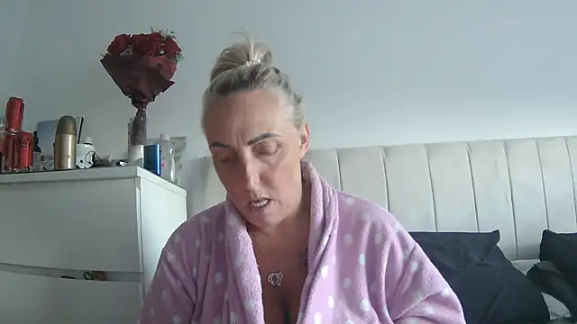 theblondecocklover online show from April 2026 06:53:02 PM