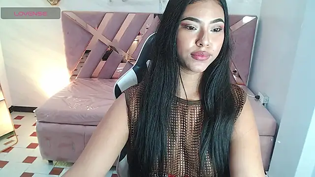 Kendall Queen v online show from December 2025 12:06:01 AM