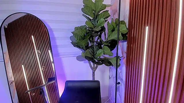 Nickie reed  online show from June 2026 10:46:01 PM