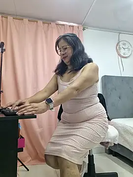 christy ant online show from June 2026 06:21:01 PM