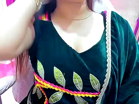 DimondGirl  online show from April 2026 07:06:01 PM