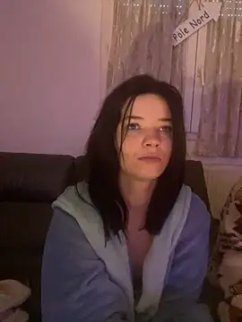 Snapshot of Mmebouhoups chatting on December 2025 08:33:01 AM Mmebouhoups online show from December 2025 08:33:01 AM