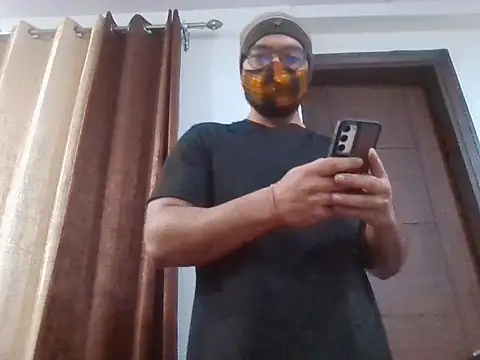 Snapshot of NunnuLelo chatting on December 2025 09:22:02 PM NunnuLelo online show from December 2025 09:22:02 PM