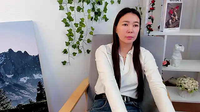 BettinaHuus online show from December 2025 05:46:01 AM